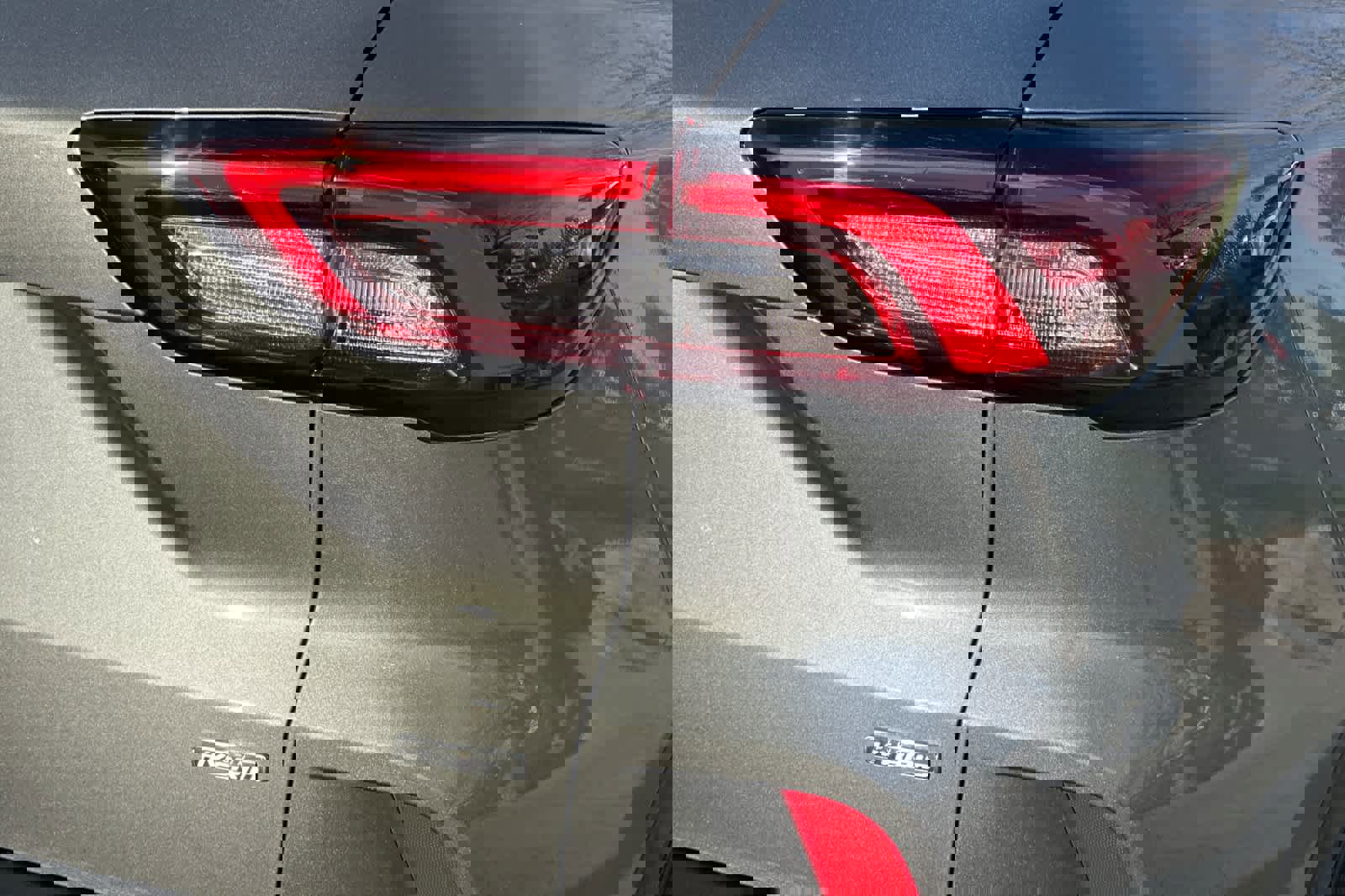 Certified 2025 Ford Escape SE w/ PHEV Premium Package image 28