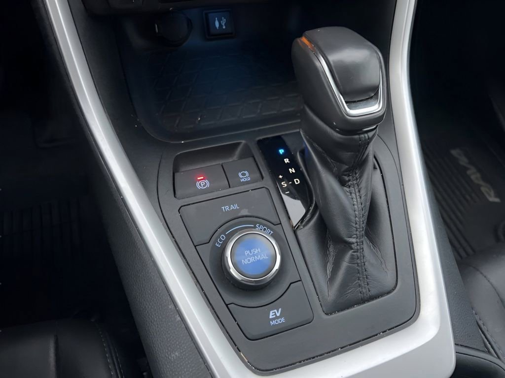 Used 2019 Toyota RAV4 XSE image 22