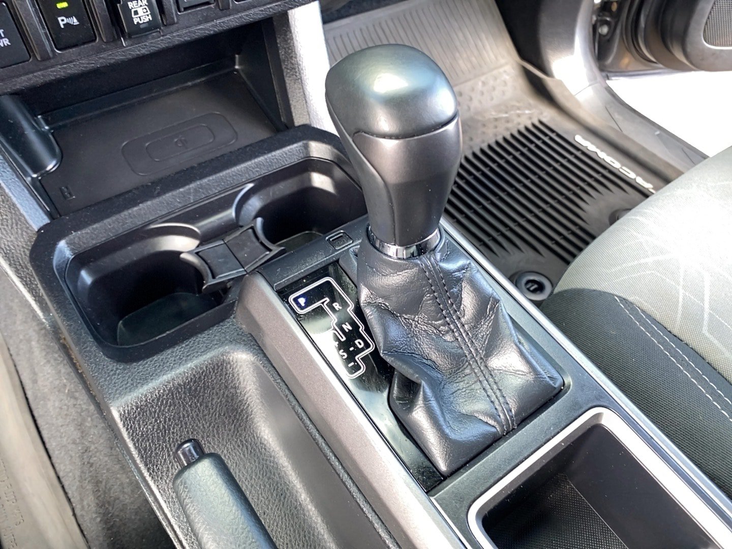 Used 2020 Toyota Tacoma TRD Sport w/ Technology Package AWD/4WD image 18