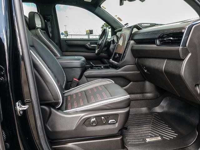 Used 2025 GMC Yukon AT4 Ultimate image 12