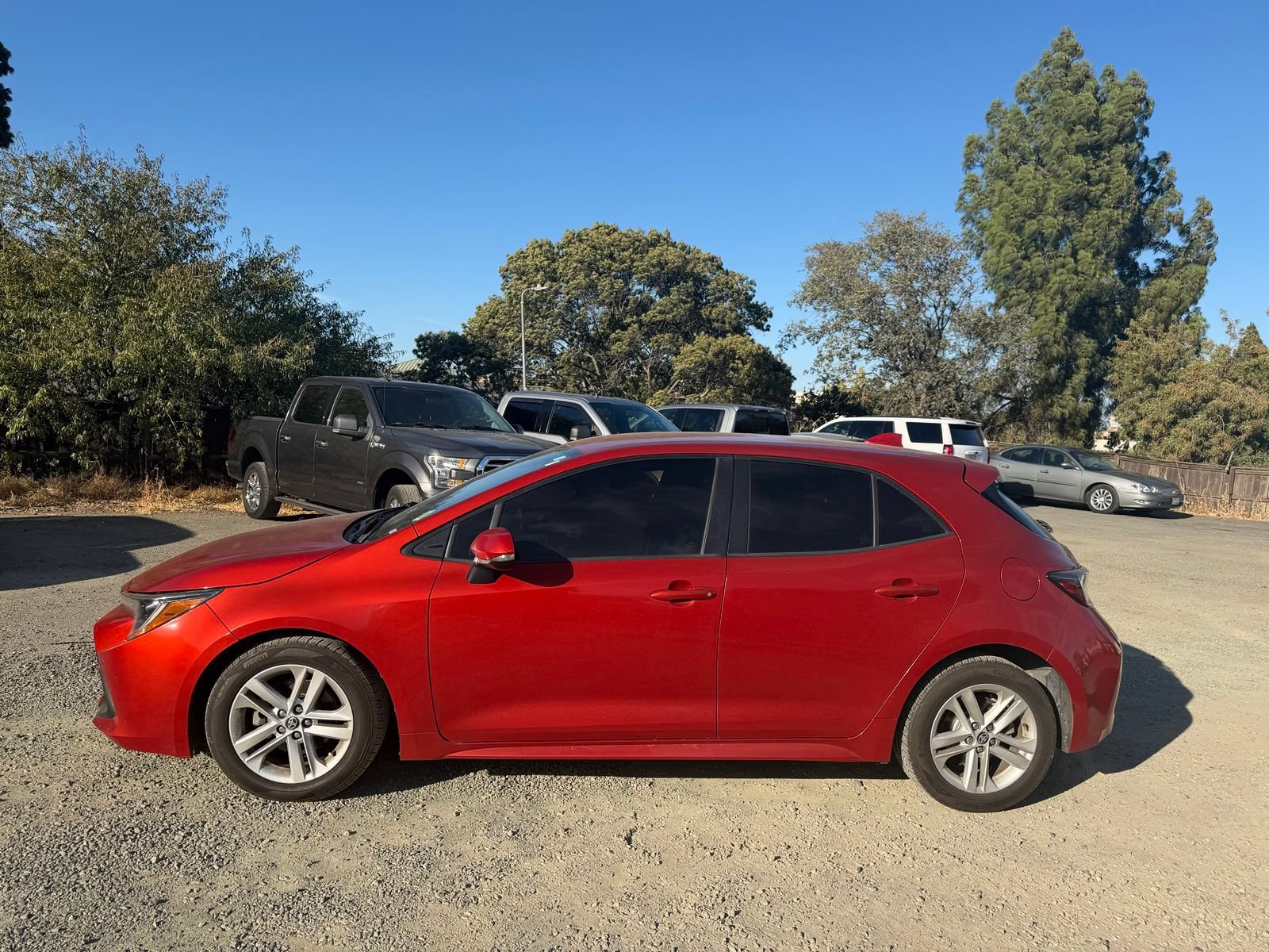 Used 2019 Toyota Corolla SE w/ Carpet Mat Package FWD image 2