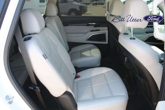 Used 2025 Kia Telluride EX w/ EX Captain's Chair Package FWD image 13