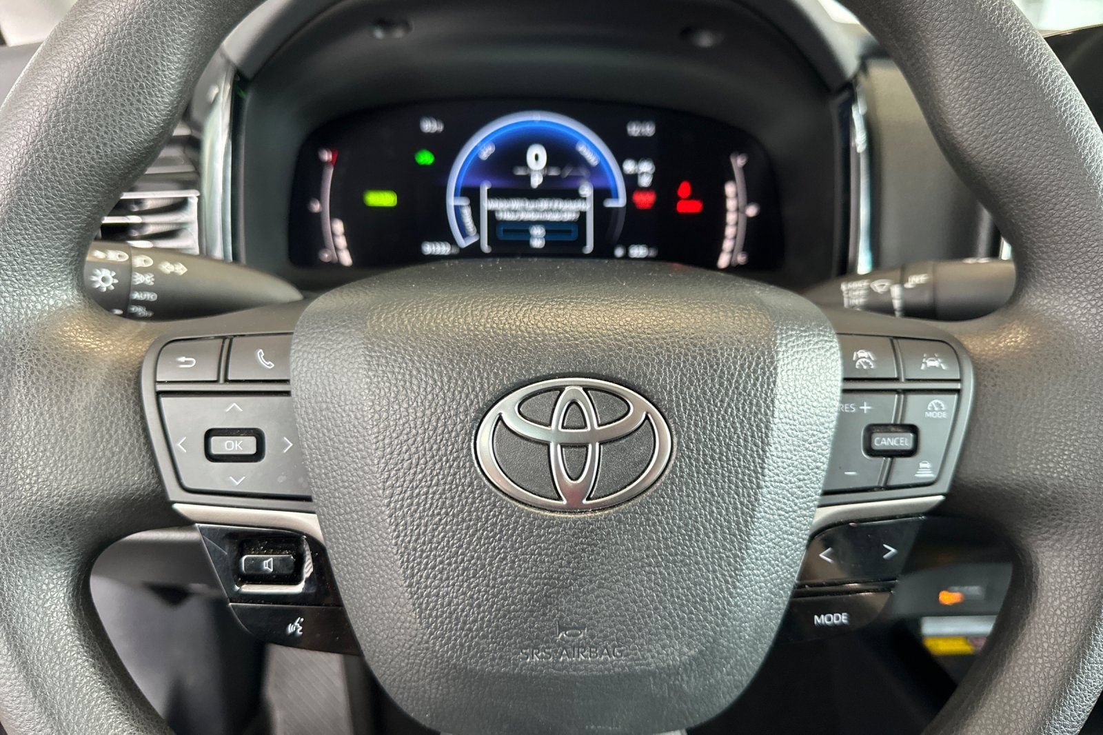 Used 2025 Toyota Camry LE FWD image 25