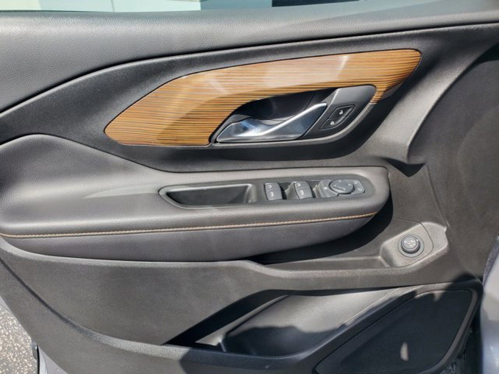 Used 2019 GMC Terrain SLE w/ Driver Convenience Package image 13