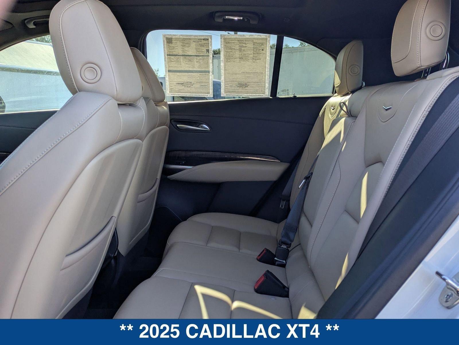 Used 2025 Cadillac XT4 Premium Luxury image 15