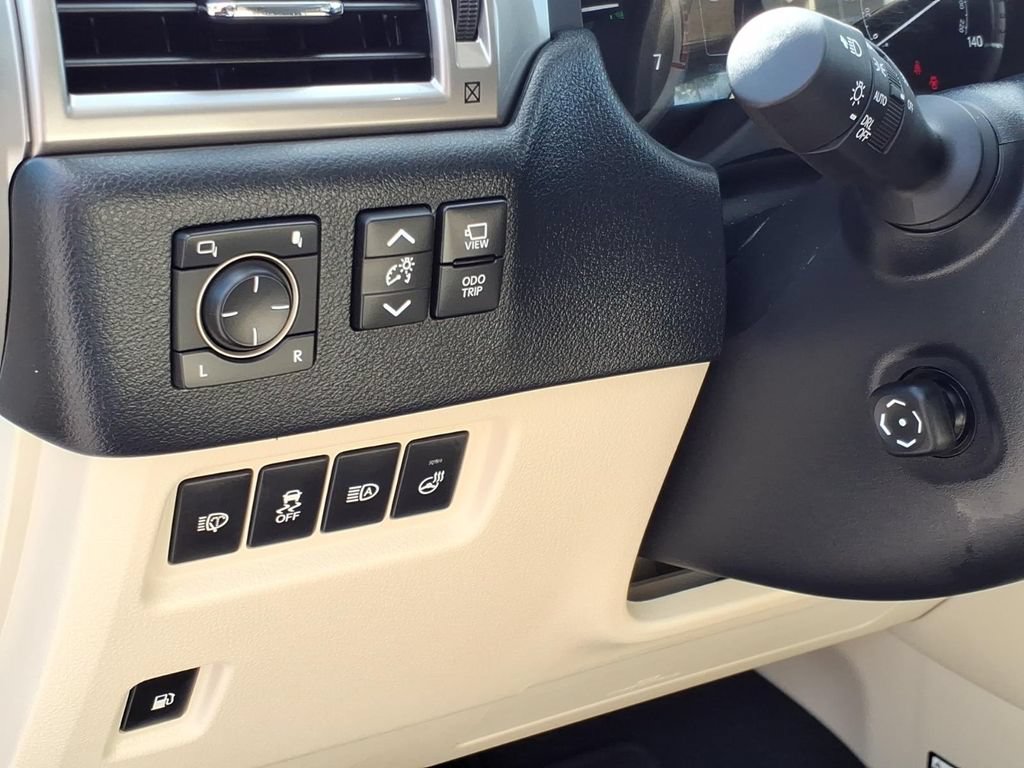 Used 2023 Lexus GX 460 Luxury w/ Accessory Package AWD/4WD image 18