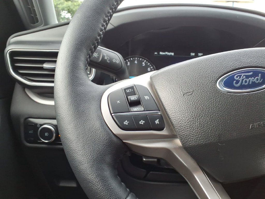 Certified 2023 Ford Explorer XLT w/ Equipment Group 202A AWD/4WD image 17