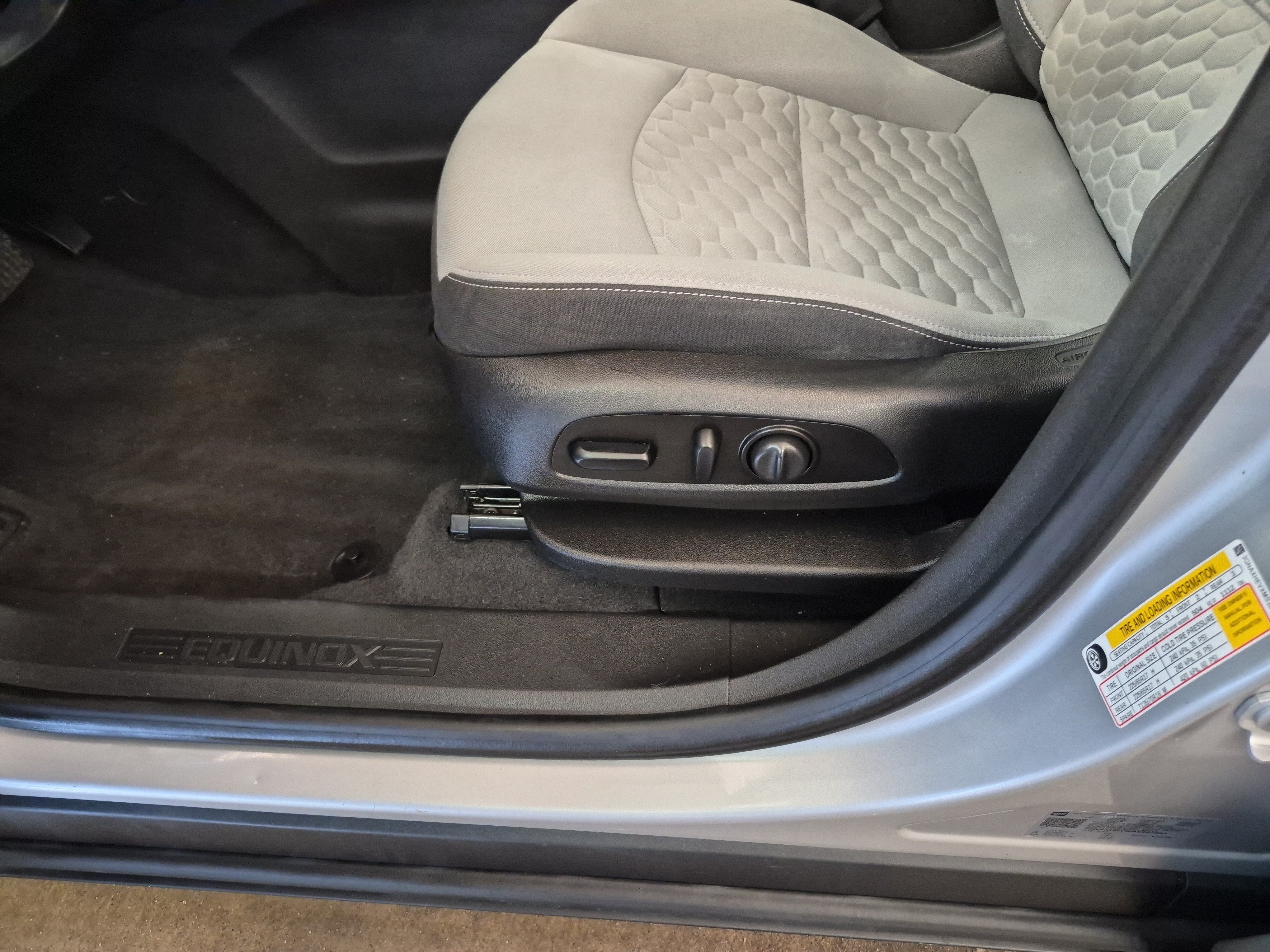 Used 2021 Chevrolet Equinox LS w/ LS Convenience Package FWD image 11