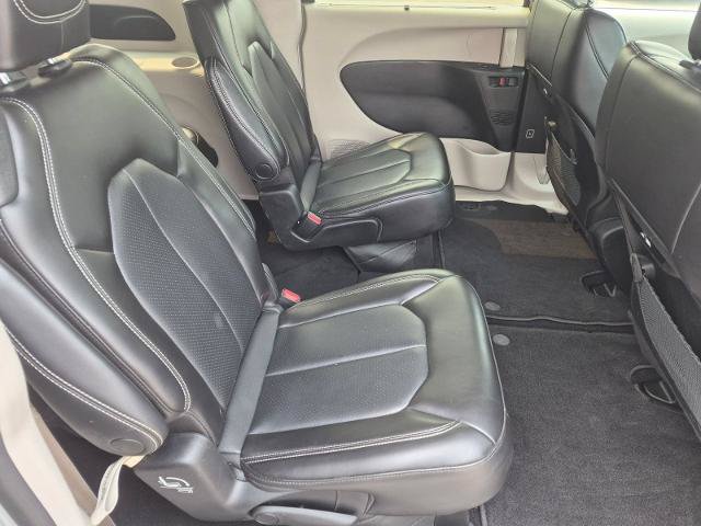 Used 2023 Chrysler Pacifica Touring-L FWD image 31