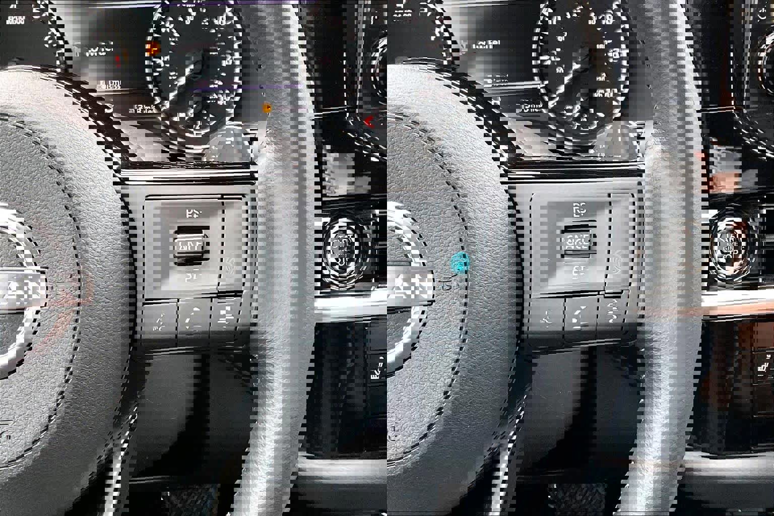 Used 2023 Nissan Pathfinder SL image 30