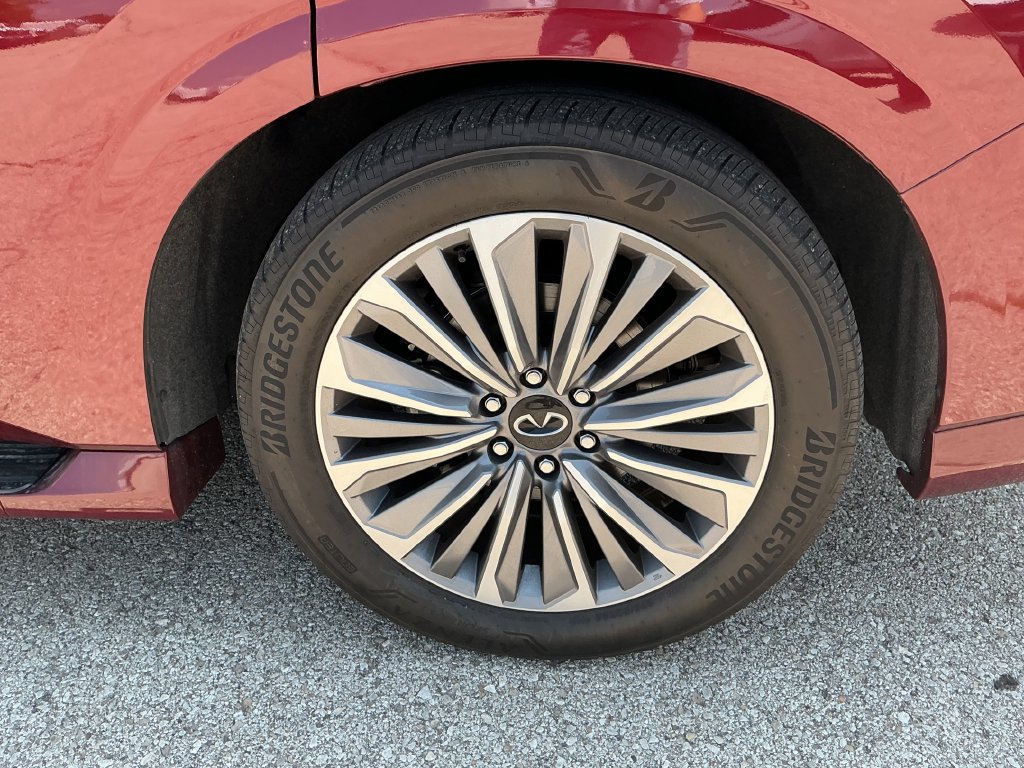 Used 2025 INFINITI QX80 Sensory AWD/4WD image 9