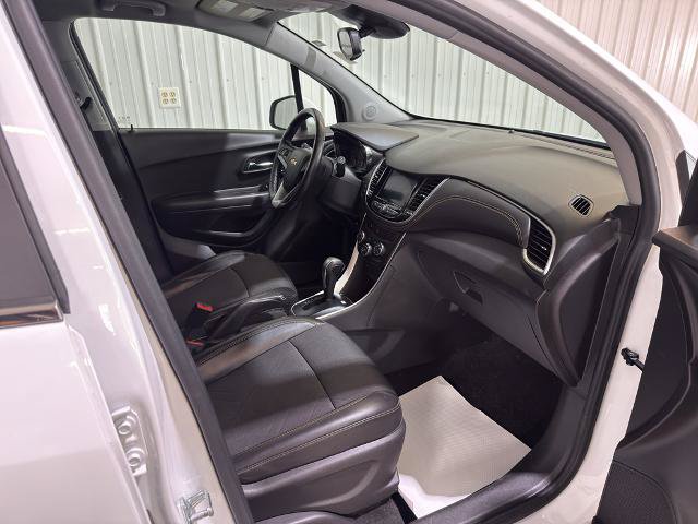 Used 2020 Chevrolet Trax LT w/ LT Convenience Package AWD/4WD image 32
