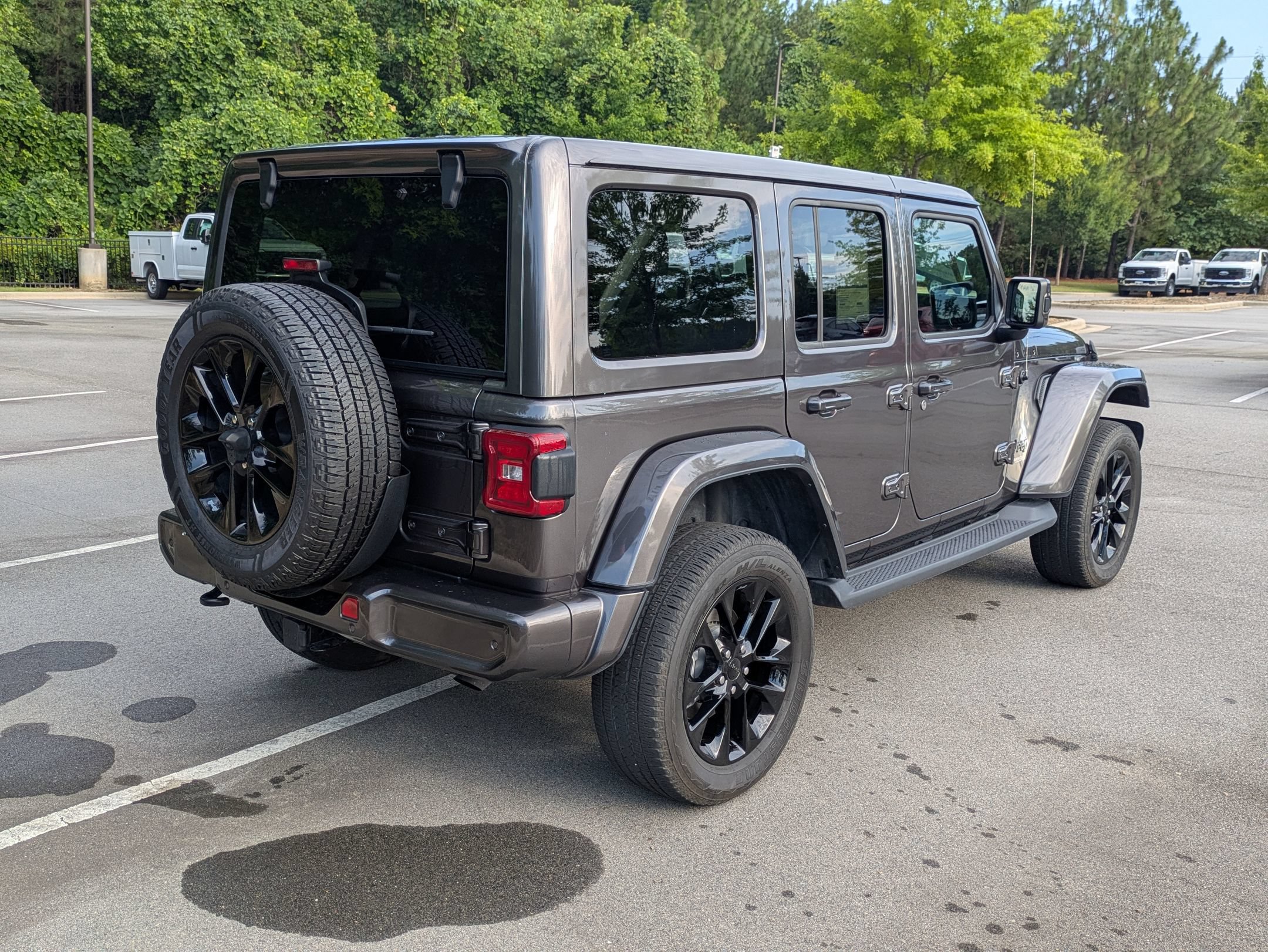 Used 2021 Jeep Wrangler Unlimited Sahara AWD/4WD image 4