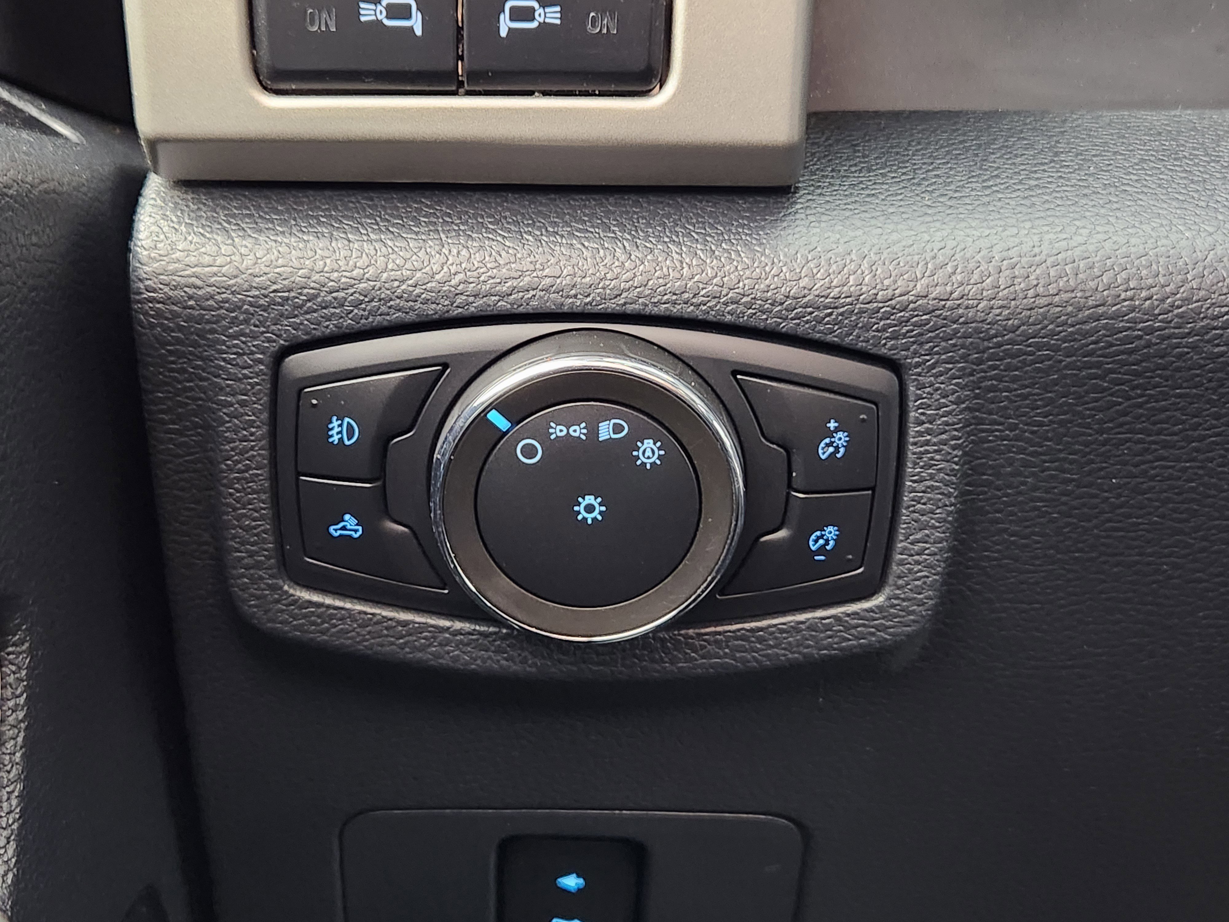 Certified 2022 Ford F350 Lariat image 27