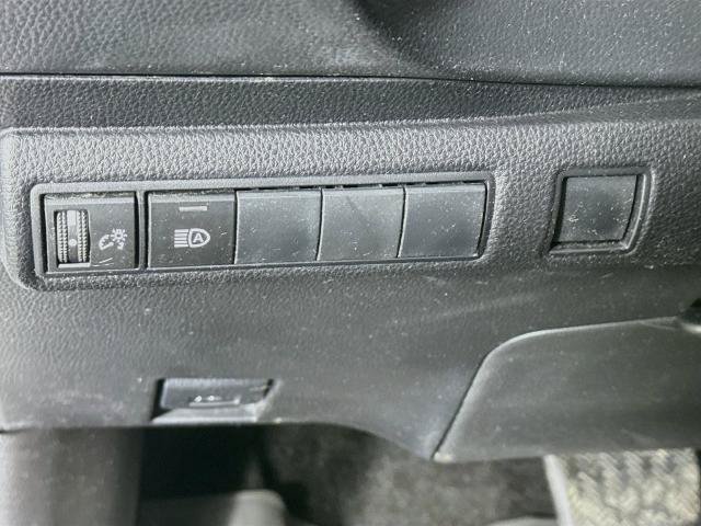 Used 2022 Toyota Corolla SE w/ SE Premium Package FWD image 10