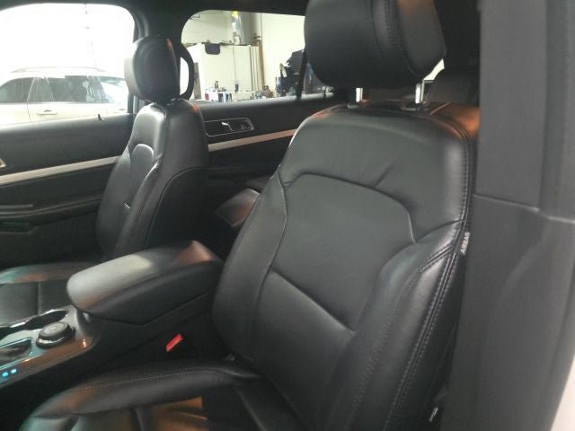 Certified 2017 Ford Explorer XLT w/ Equipment Group 202A AWD/4WD image 17