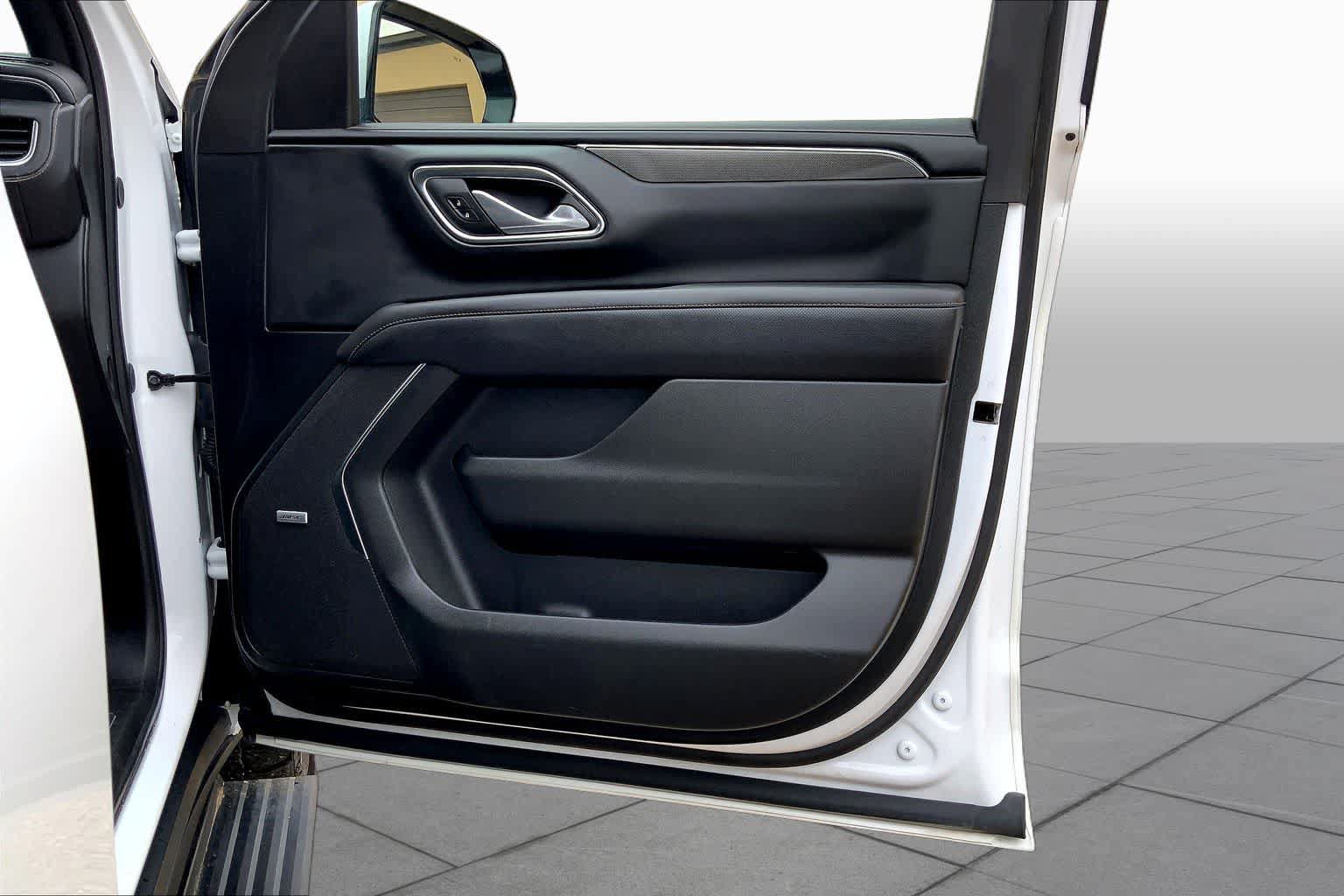 Used 2024 GMC Yukon XL AT4 w/ AT4 Premium Plus Package AWD/4WD image 23