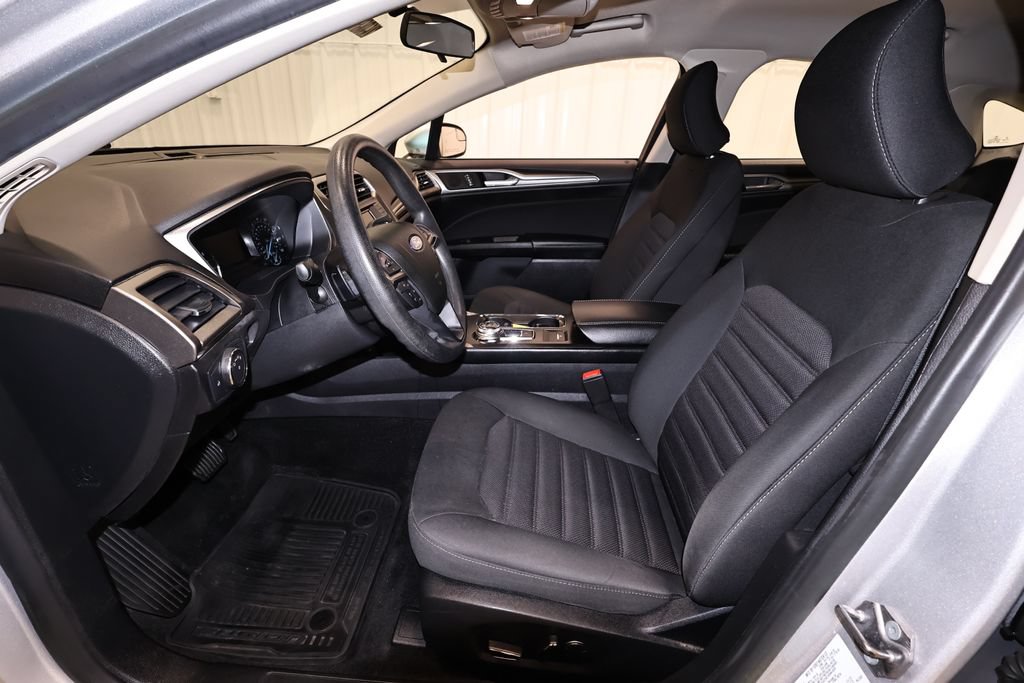 Certified 2018 Ford Fusion SE FWD image 13
