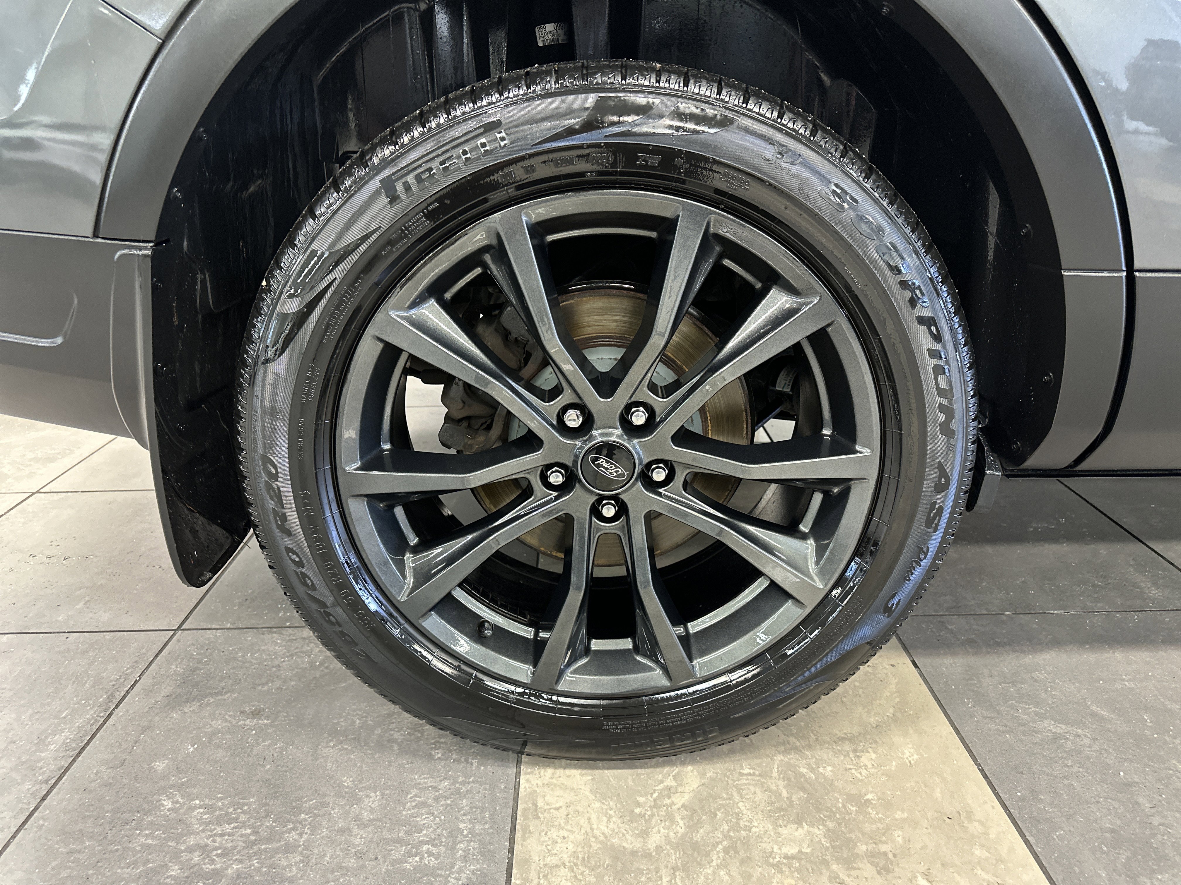 Certified 2019 Ford Explorer XLT w/ Equipment Group 202A image 9