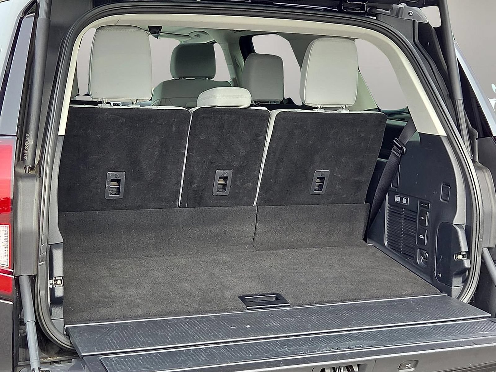Certified 2025 Ford Expedition Platinum AWD/4WD image 8