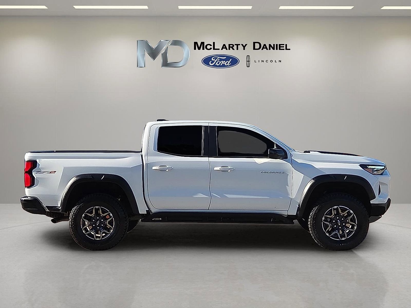 Used 2024 Chevrolet Colorado ZR2 w/ Technology Package AWD/4WD image 6
