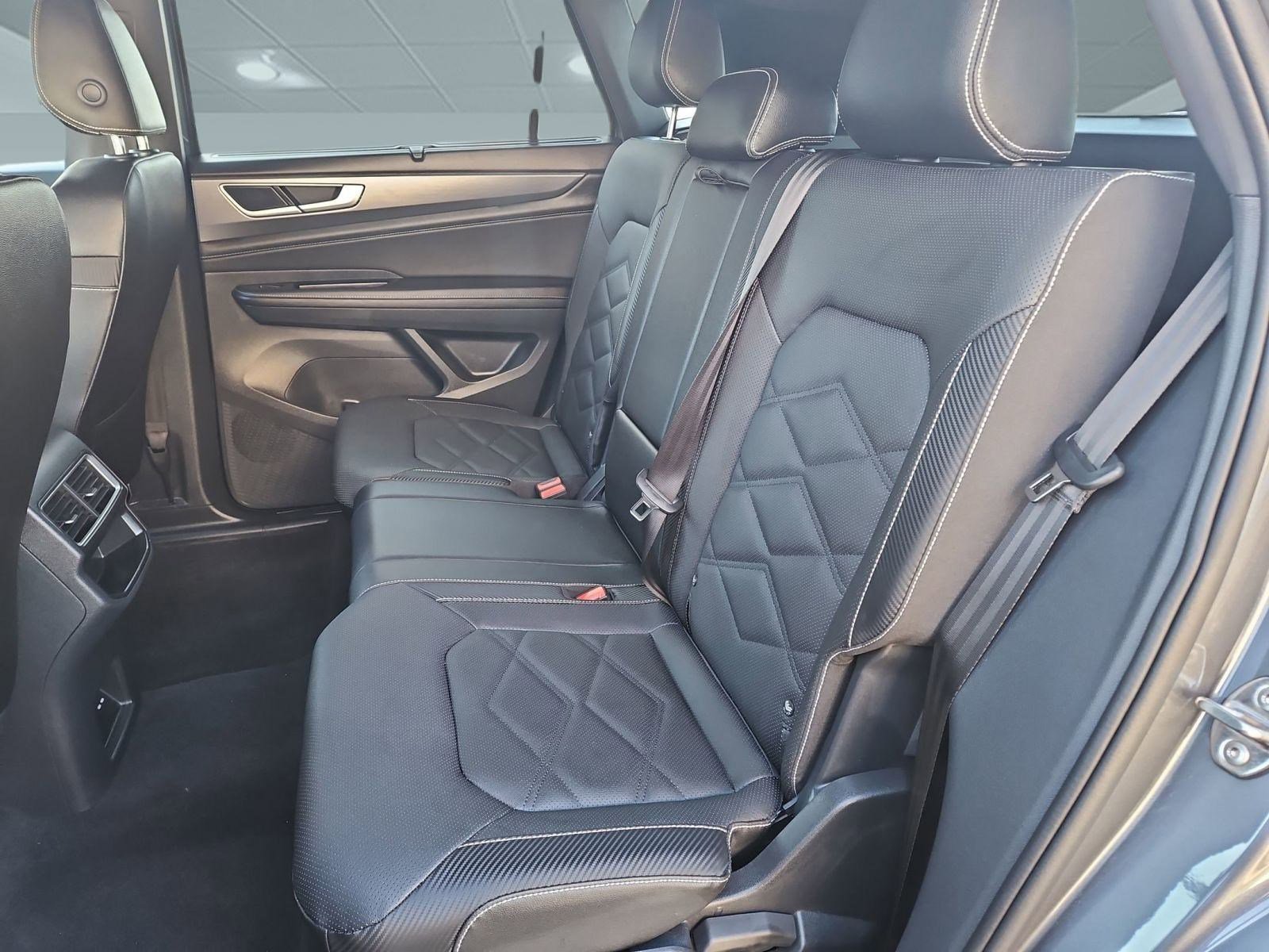 Used 2025 Volkswagen Atlas Cross Sport SE image 15