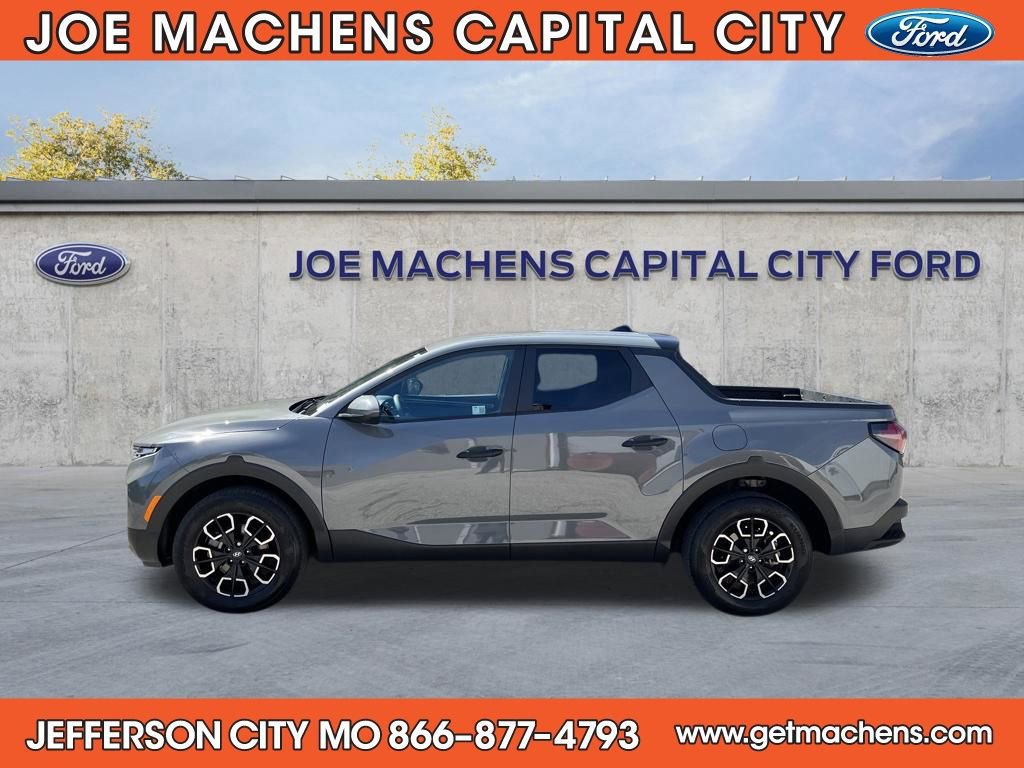 Used 2024 Hyundai Santa Cruz SE image 2