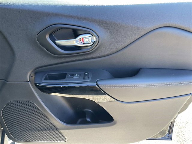 Used 2023 Jeep Cherokee Altitude Lux image 24