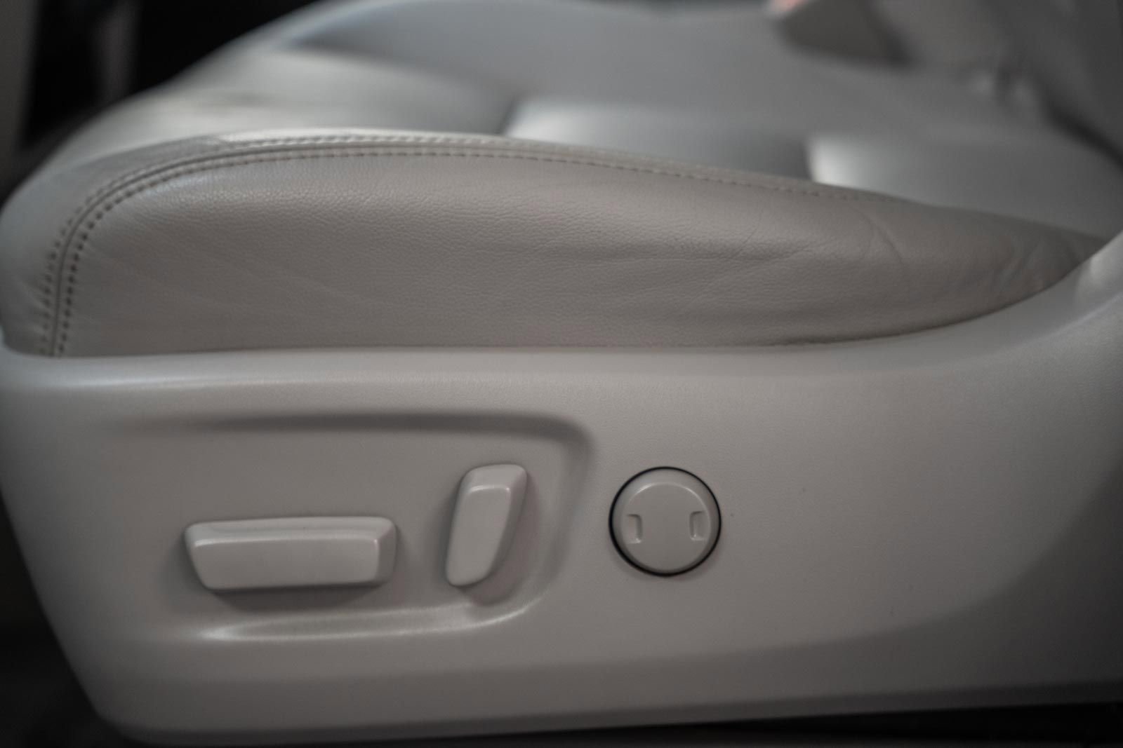 Used 2020 Toyota Sienna XLE w/ XLE Navigation Package image 44