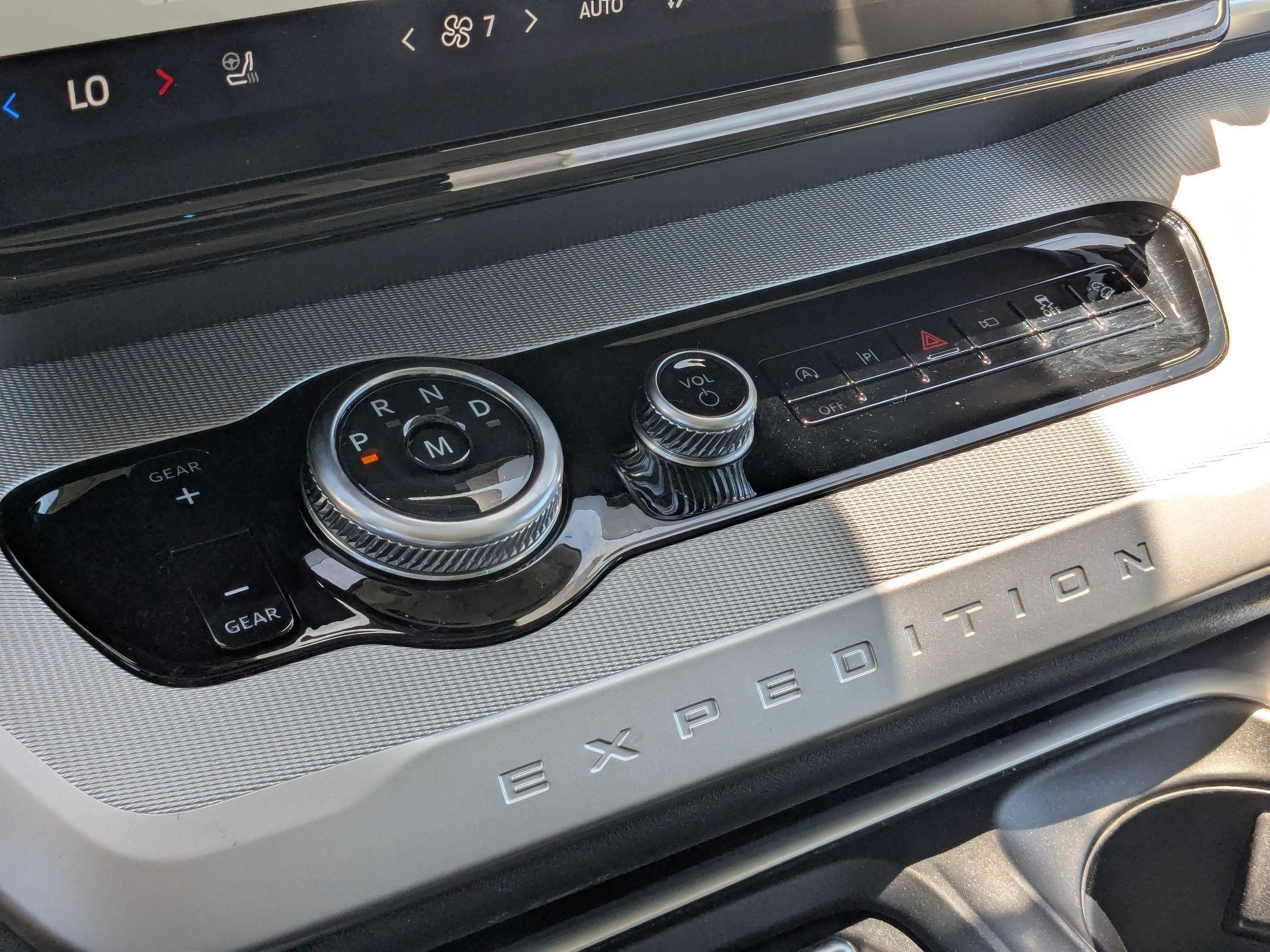 Certified 2025 Ford Expedition Active AWD/4WD image 27
