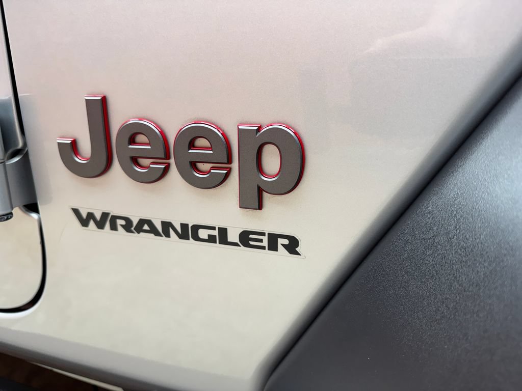 Used 2022 Jeep Wrangler Rubicon w/ Cold Weather Group AWD/4WD image 6