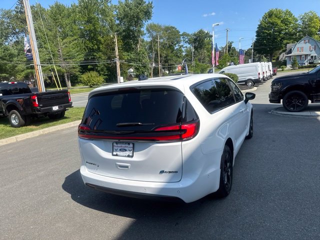 Used 2024 Chrysler Pacifica Limited FWD image 8