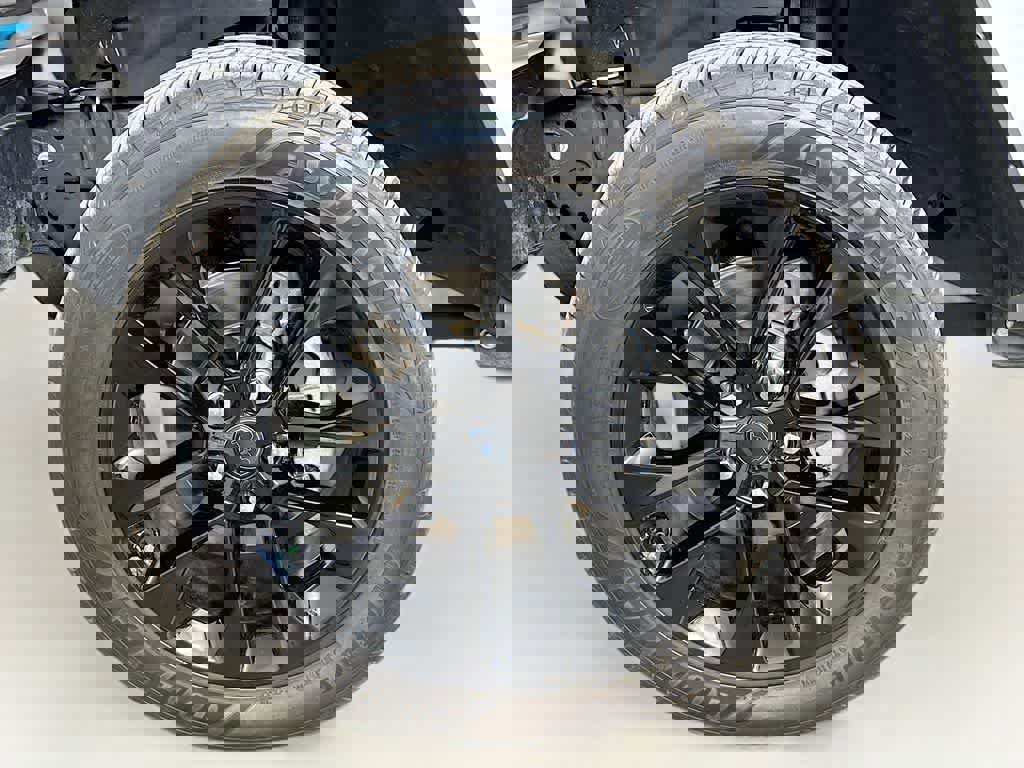 Used 2024 Jeep Wrangler Sahara image 11