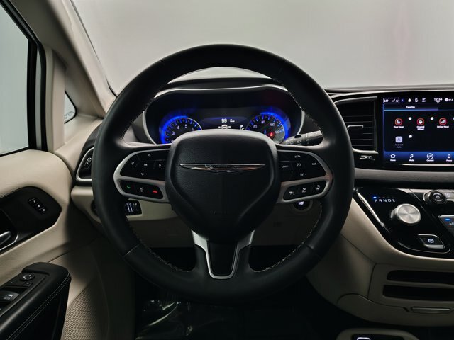 Used 2024 Chrysler Pacifica Touring-L FWD image 33