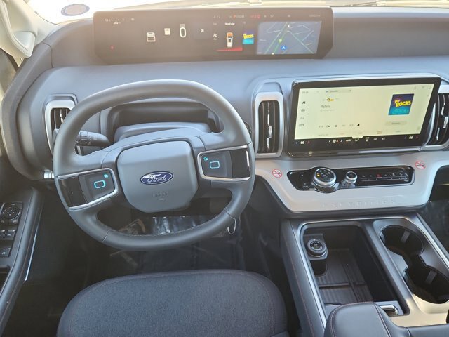 Certified 2025 Ford Expedition Active AWD/4WD image 13