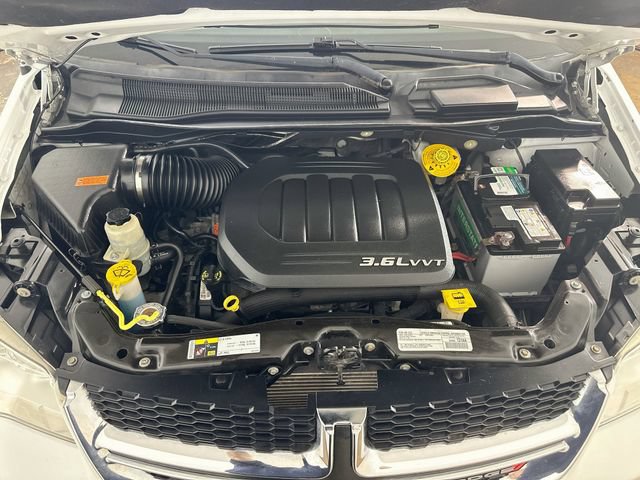 Used 2018 Dodge Grand Caravan SE FWD image 32
