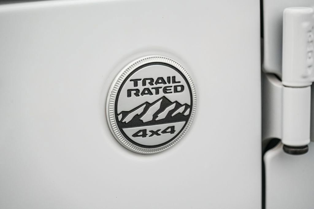 Used 2020 Jeep Wrangler Unlimited Sahara image 12