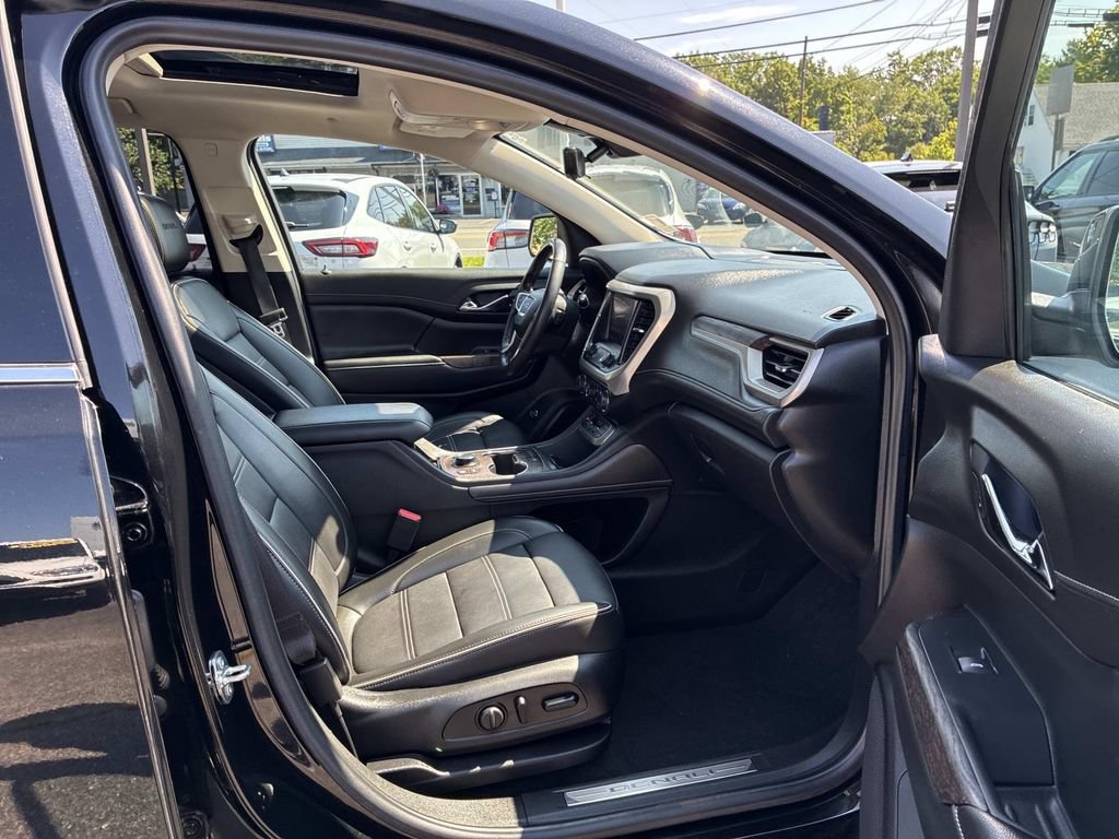 Used 2021 GMC Acadia Denali w/ Denali Ultimate Package AWD/4WD image 9