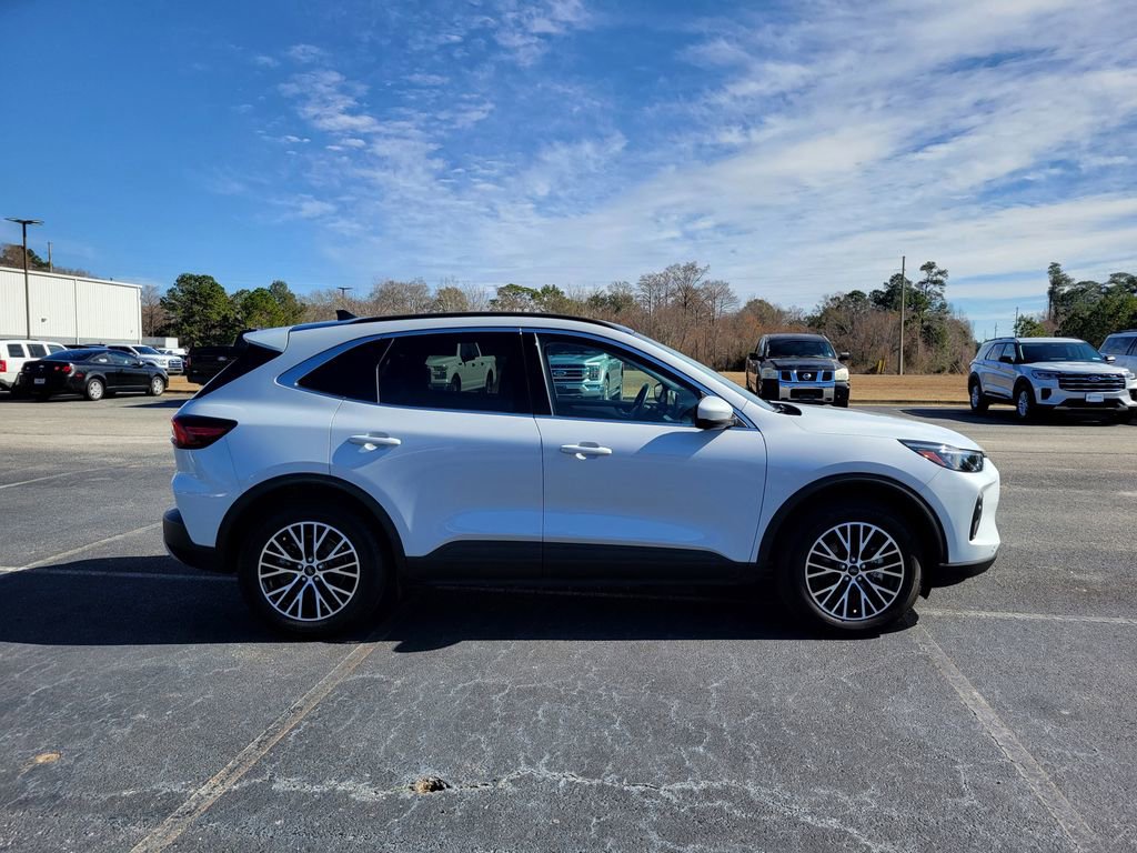 Certified 2025 Ford Escape SE w/ PHEV Premium Package image 7