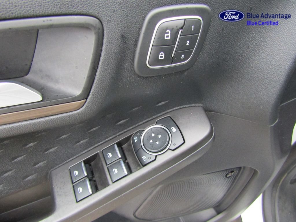 Certified 2020 Ford Escape Titanium AWD/4WD image 31
