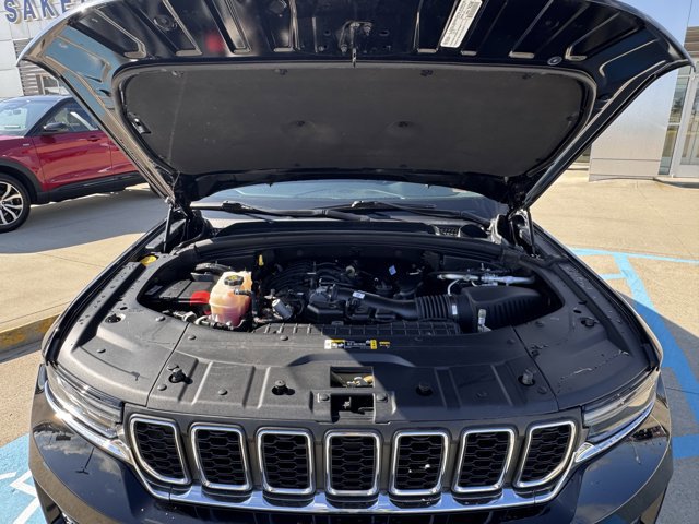 Used 2023 Jeep Grand Cherokee Laredo image 38