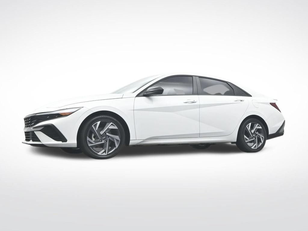 Used 2025 Hyundai Elantra SEL FWD image 38