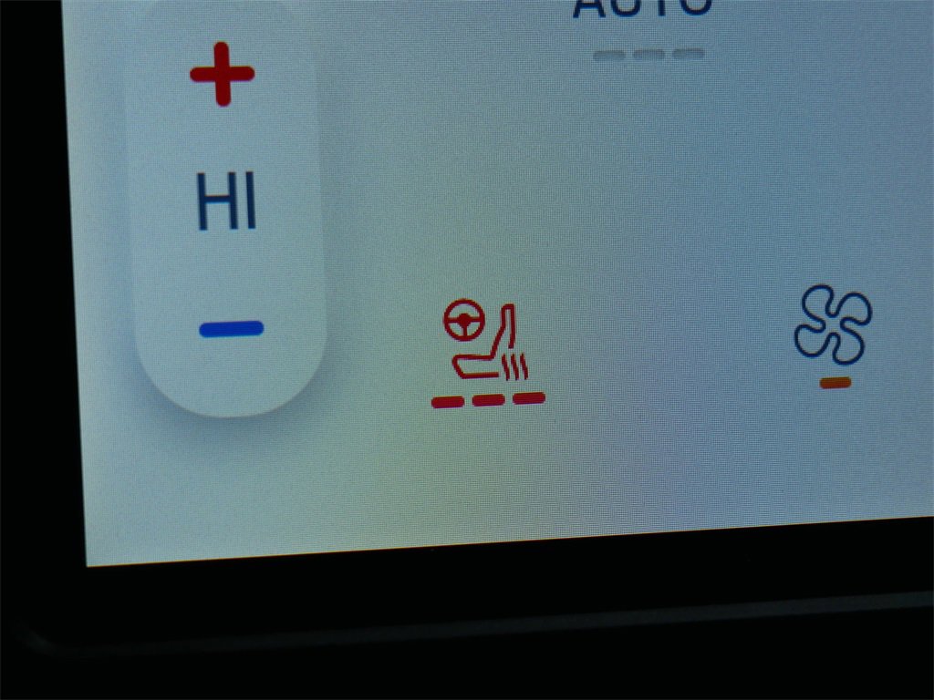 Certified 2022 Ford Edge Titanium w/ Class II Trailer Tow Package image 24