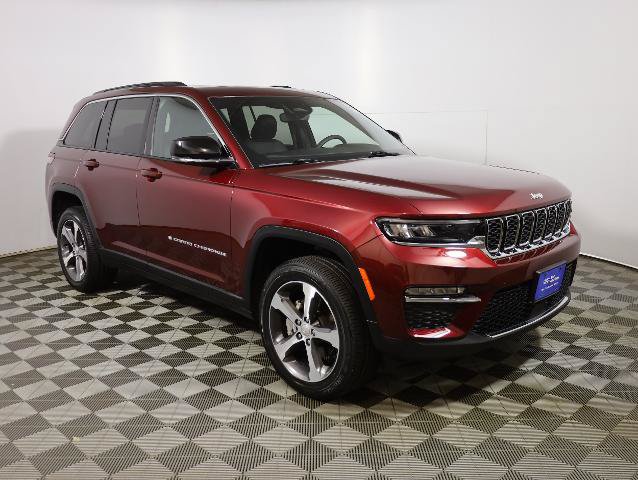 Used 2024 Jeep Grand Cherokee Limited AWD/4WD image 4
