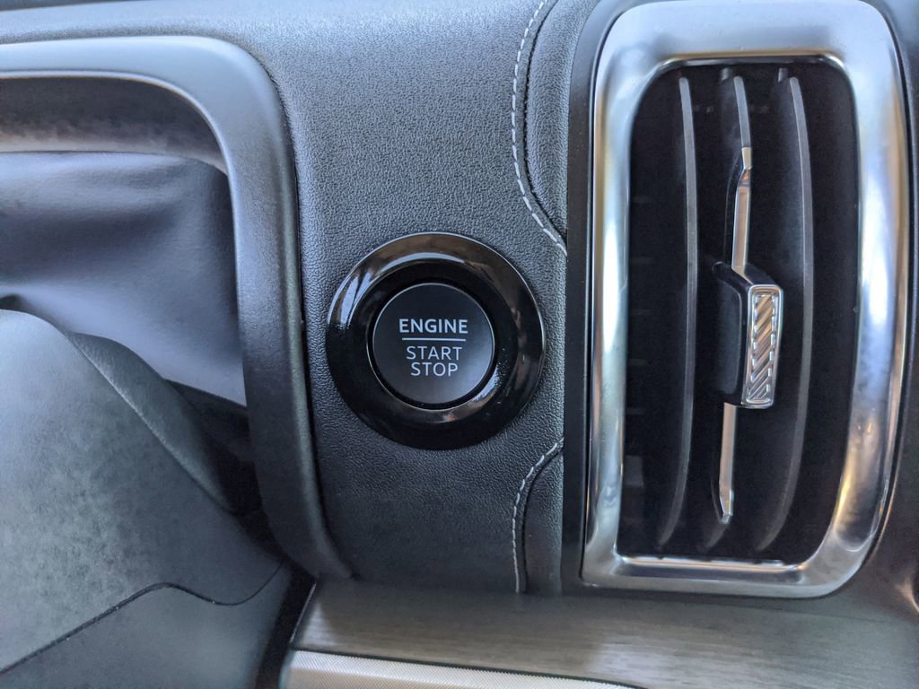 Certified 2025 Ford Expedition Platinum image 32