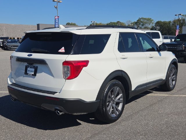 Certified 2021 Ford Explorer XLT w/ Equipment Group 202A RWD image 3