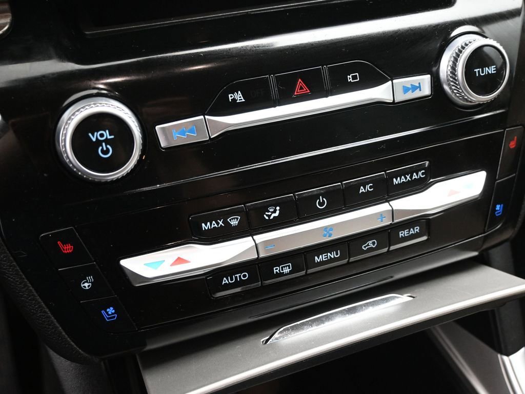 Certified 2023 Ford Explorer Limited image 17