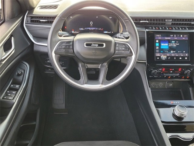 Used 2023 Jeep Grand Cherokee L Laredo image 10