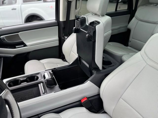Certified 2025 Ford Expedition Max Platinum image 32