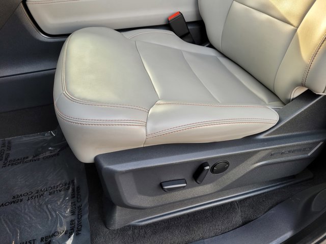 Certified 2025 Ford Expedition Active image 18